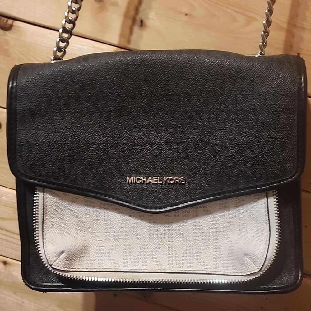 Michael Kors Regina Purse Medium Signature